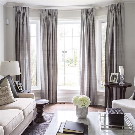 Using swag for your window treatments ideas will instantly give unique classic characteristic to your room so you better match the luxury vibe of the swag to your overall interior style. Keeping Your Interiors Updated: Dramatic Window Treatment Ideas for your Living Room