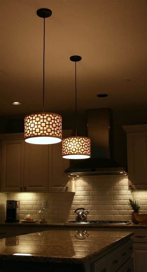 They not only give you the right illumination that allows you here are some interesting and exception design ideas and inspirations that will hopefully spur you to add pendant lighting above your kitchen island as well. Exhilarating Kitchen Lights