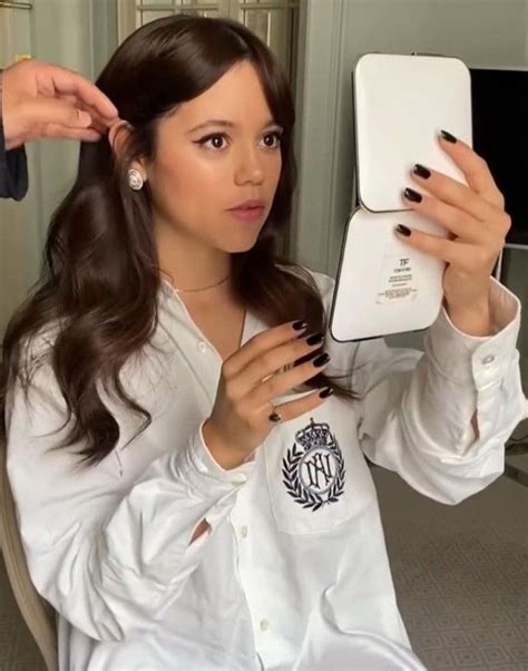 Wednesday Addams Girl Doctor Alexis Bledel Mia No Eyeliner Makeup Jenna Ortega Gilmore