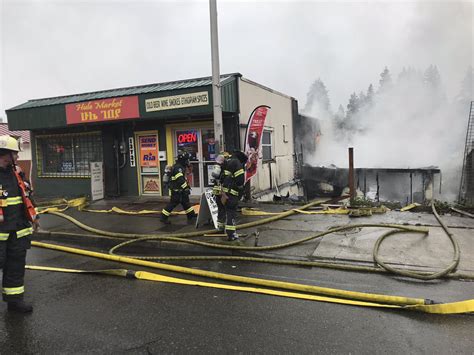 Seattle Fire Dept On Twitter Firefighters Working To Extinguish A Fire In A Commercial