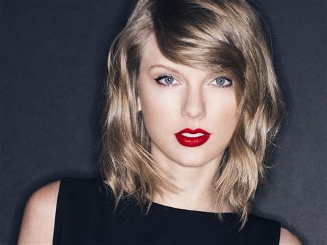 Close Up To Taylors Face Taylor Swift Wallpaper 2400x1800 86968
