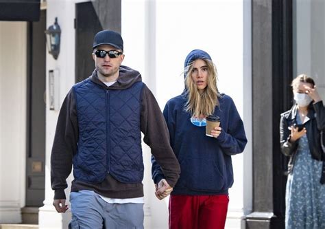 Robert Pattinson Wife Who Is Robert Pattinson S Fiancée Suki Waterhouse Abtc