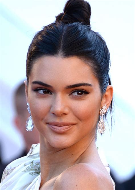 Kendall Jenner Eyebrows Tutorial Cdc Posters For Schools