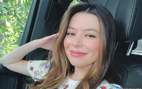 Miranda Cosgrove Finds It Funny Her Viral F Bomb Admission Turns Into