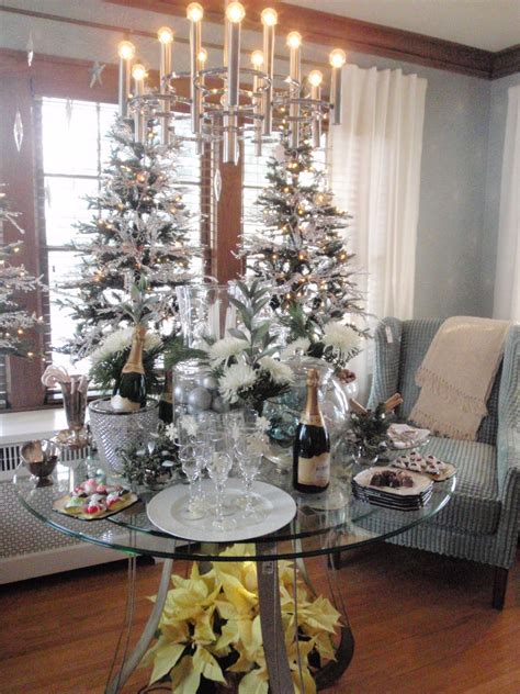 Voted readers' favorite top decorating blog better homes and gardens, decorating ideas, how to organize, how to decorate, interior design blog. Elegant New Year's Eve Decorations | Here is the small ...