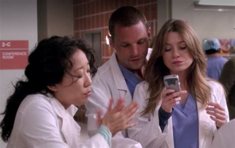 Grey S Anatomy Doctors Cute Lesbian Couples Meredith Grey Gray Aesthetic Cole Sprouse Greys