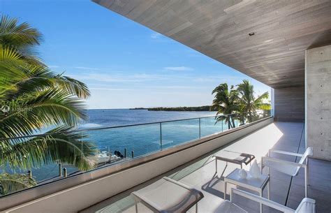 Spectacular Miami Waterfront Home Boasts Bay Views Sells 16900000