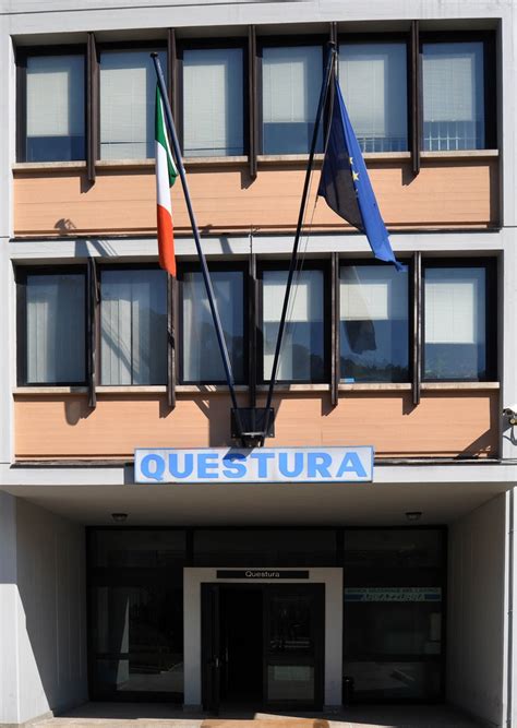 Cambia il formato del documento di viaggio rilasciato dalla questura con competenza territoriale, a dal 24 settembre 2015 è entrato in vigore il nuovo documento di viaggio rilasciato dalle questure e. LUIGI CALABRESE: Questura di Campobasso.OBBLIGO DI ...