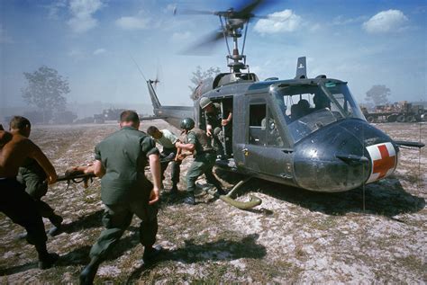 Us Army Helicopter Evacuates Combat Casualty Vietnam War 2995 X