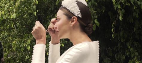 Miranda Kerr Finally Reveals Her Dior Wedding Dress Star 1045 Fm Central Coast