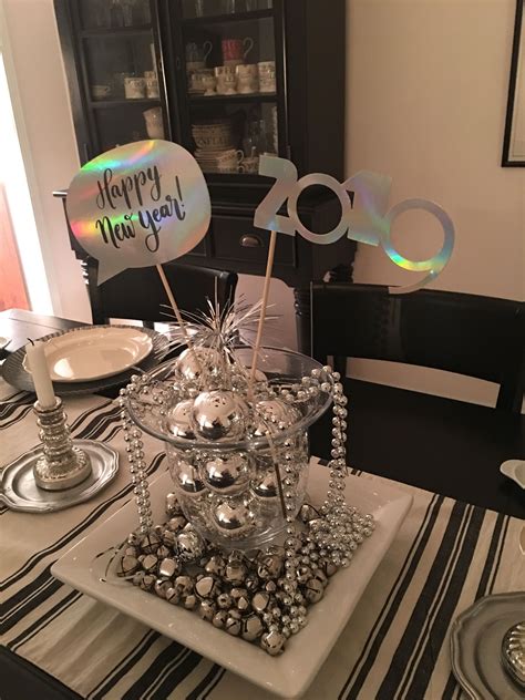 20 New Year Table Decoration Ideas