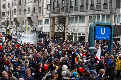 trzecia fala koronawirusa protesty przeciw obostrzeniom w niemczech wydarzenia w interia pl