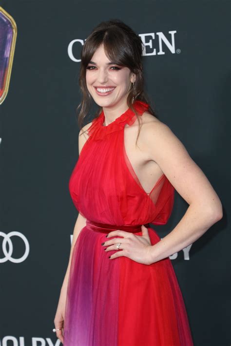 Elizabeth Henstridge à La Première Davengers Endgame à Los Angeles