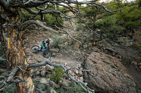 On compte trois aluminiums, trois versions carbone c et 4 versions très haut de gamme cc. Santa Cruz Brings Hightower into Next Generation, Adds New ...