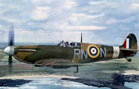 Asisbiz Spitfire Mkiia Raf 72sqn Rnn Flt Lt R Deacon Elliot P7895 Based