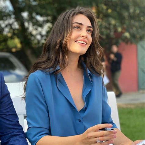 Esra Bilgic Hits Five Million Followers On Instagram Turkish Women Beautiful Turkish Beauty