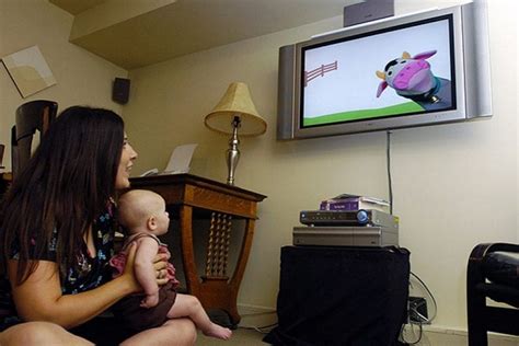 Evitar La Televisión A Bebés Menores De 18 Meses Madres Hoy