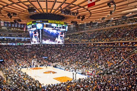 How much do i tip people? Madison Square Garden Arena Logo