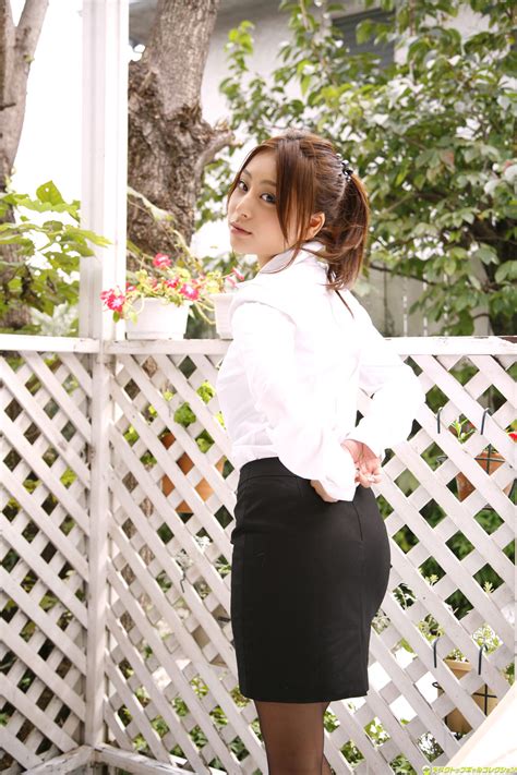 mika inagaki japanese sexy idol sexy office dress fashion photo shoot outdoor cewek imut bugil