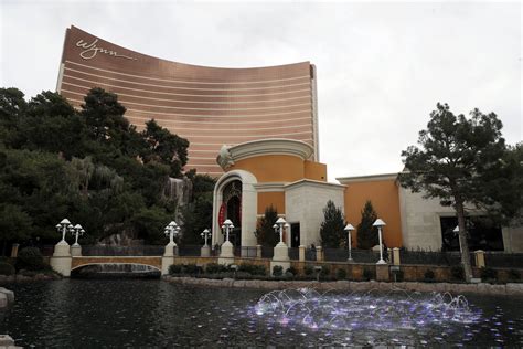 Wynn Resorts Scratches Plan For Lagoon On Las Vegas Strip