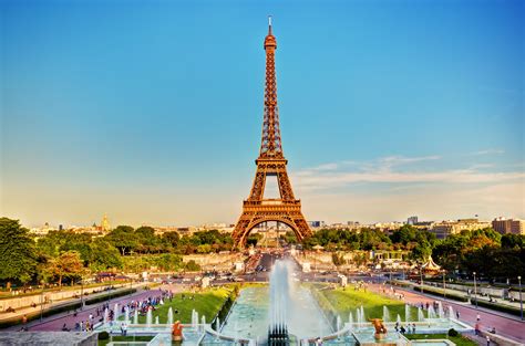 Download Top Tourist Attractions In Paris Background