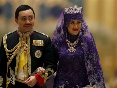 Brunei's newly wed royal couple, prince abdul malik and dayangku raabi'atul 'adawiyyah pengiran haji bolkiah, pray during the enthronement the guardsmen of brunei's prince abdul malik are seen at his wedding to dayangku raabi'atul 'adawiyyah pengiran haji bolkia (pic: Photos of the Most Tricked-Out Royal Wedding of the Year ...