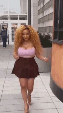 Busty Gif Busty Discover Share Gifs