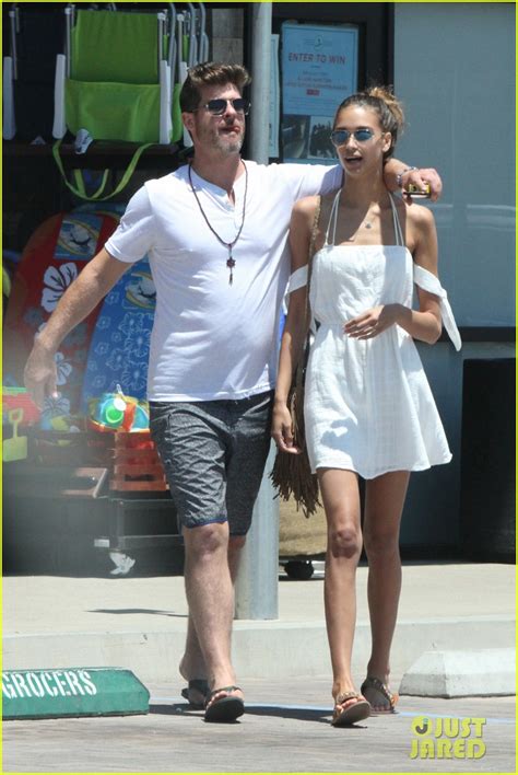 Photo Robin Thicke And Girlfriend April Love Geary Cant Keep Their Hands Off Each Other 17