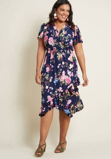 15 Flattering Summer Dresses For A Big Bust And Tummy That You Will