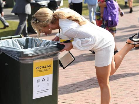 Melbourne Cup 2019 Best Drunk Photos Post Race Debauchery Herald Sun