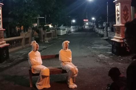 These Indonesian Villagers Are Dressing Up As Ghosts To Flatten
