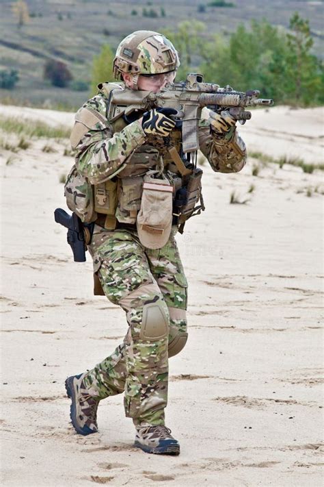 Soldier In The Desert Stock Image Image Of Recruit Fight 35526757
