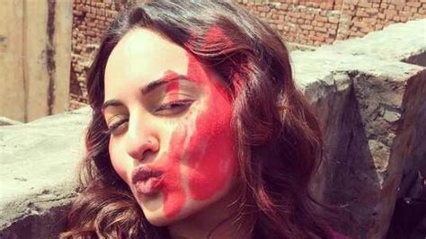 Sonakshi Sinha Poses In Throwback Picture As She Misses Playing Holi