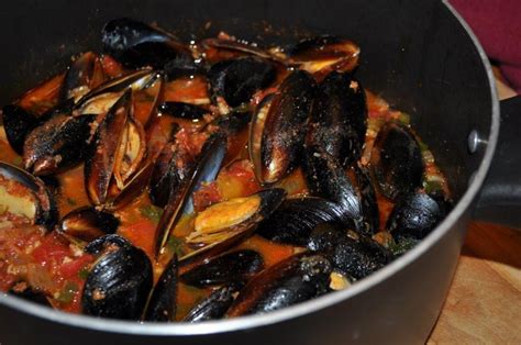 the friday friends beer steamed mussels with chorizo and my first attempt at french bread