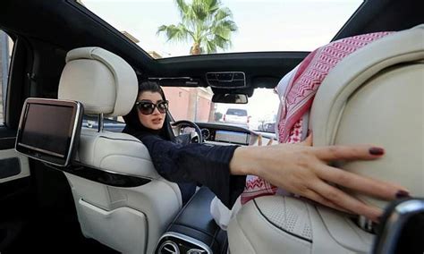 Saudi Arabia Arrests Two More Womens Rights Activists In Crackdown Daily Mail Online