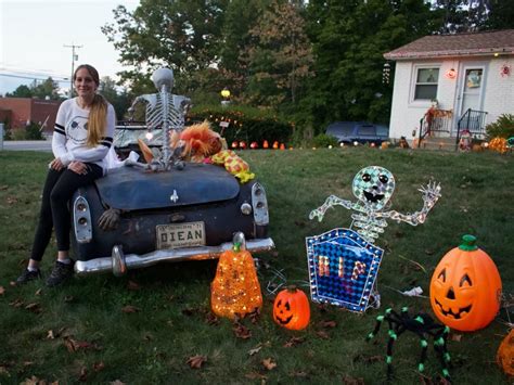 Bedford Halloween Display Is Something To Behold Watch Bedford Nh Patch