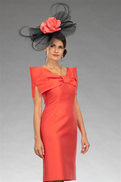 This Knee Length Dress Features A Striking Bow Design At The Collar A