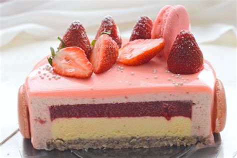 Add the cooled strawberry mixture and mix until well combined. Strawberry white chocolate mousse cake - Instructions in ...