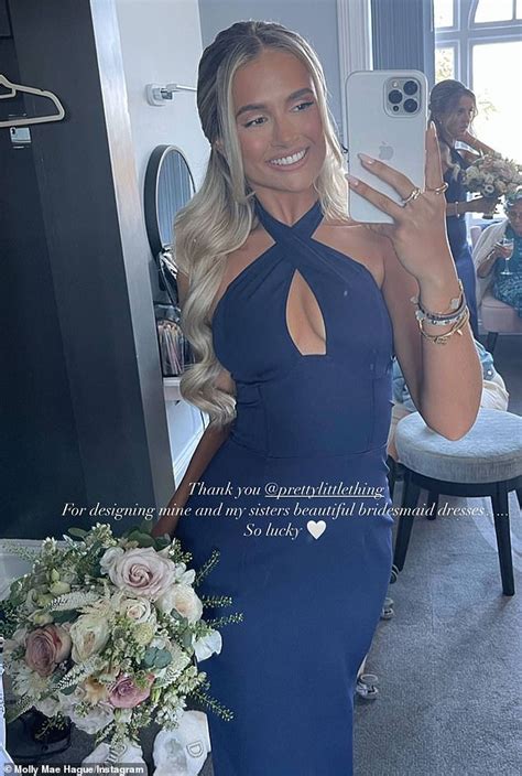 Love Islands Molly Mae Hague Looks Stunning As She Poses In A Navy