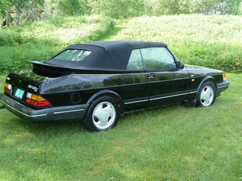 Light grey paint colors for the bathroom, in combination with some charcoal elements, are able to create a true monochromatic paradise… tips: 1992 Saab Turbo Convertible 5 Speed | Deadclutch