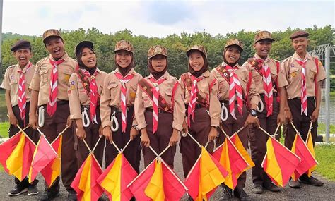 Cara Pakai Topi Pramuka Penggalang Buku Pelajaran