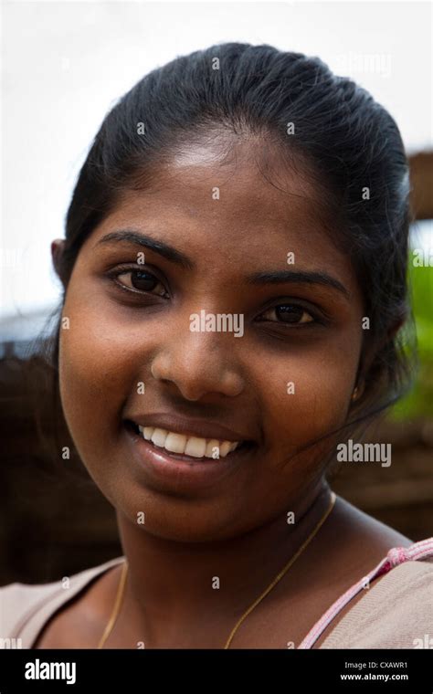 Sri Lanka Sri Lanka Young Girl Hi Res Stock Photography And Images Alamy