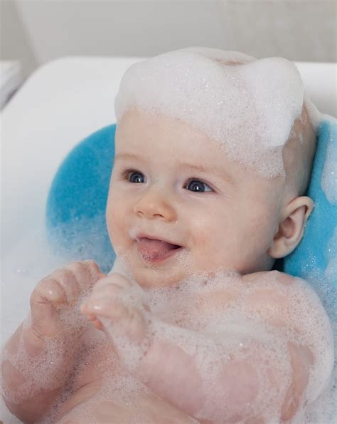 8 Dicas Para Dar Banho Em Recém Nascido Baú De Menino