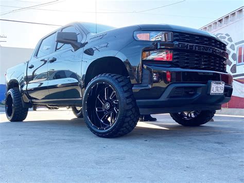 Chevrolet Silverado Black Hostile H110 Stryker Wheel Front