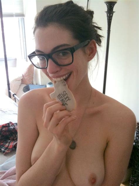 Self Shot Anne Hathaway Nude