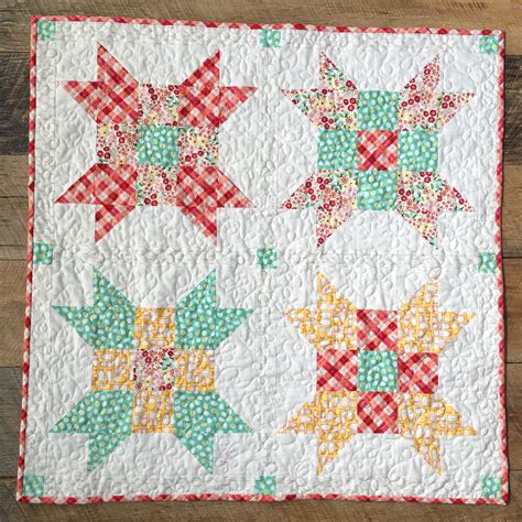 When it comes to finding sites that offer free knitting patterns, the internet is loaded of them. Five Fat Quarter Fun {Free Quilt Pattern} Fresh Eggs