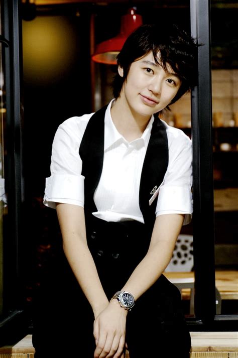 Han gyul terpaku pada cinta pertamanya, han yoo joo, yang hanya melihatnya. » Coffee Prince » Korean Drama