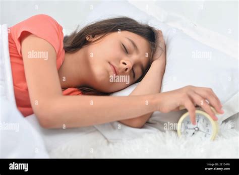 Little Girl Waking Up In Bed Hi Res Stock Photography And Images Alamy