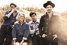 The Common Linnets in Zuiderpark Theater - Paard