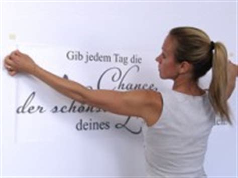 Sieht aus wie der orginal mond, nur das ganze im eigenen schlafzimmer. Wandtattoos als große Wanduhren - Moderne Uhren mal anders